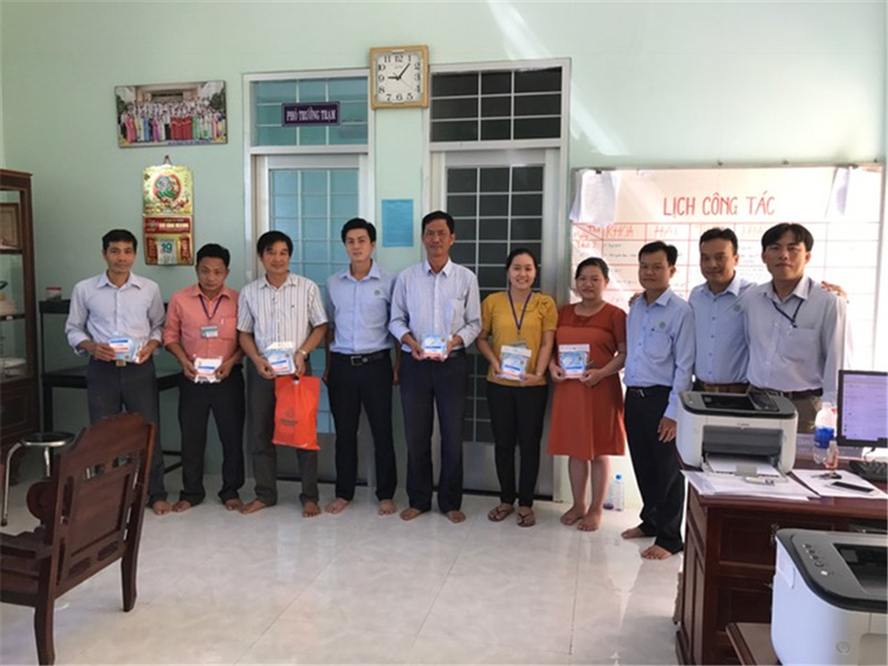Công đoàn cơ sở TTKN trao quà Tháng công nhân 2020 cho viên chức tại huyện Châu Thành A.