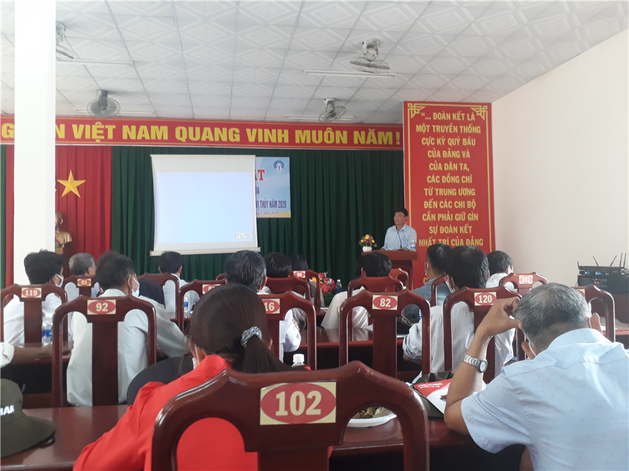 Ông Võ Xuân Tân - Giám đốc Trung tâm Khuyến nông Hậu Giang phát biểu tại buổi hội thảo