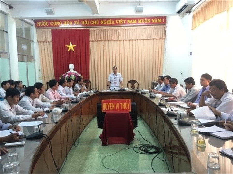 Ảnh: Ông Nguyễn Văn Vui -Bí thư huyện ủy, chủ tịch UBND huyện Vị Thủy phát biểu chỉ đạo