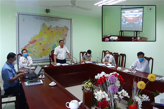 Hình: Giám đốc Sở Trần Chí Hùng phát biểu trong buổi hợp với Bộ Trưởng Lê Minh Hoan