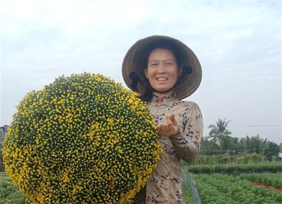 Nhờ trồng hoa bán Tết đã giúp gia đình chị Nguyệt thêm nguồn thu nhập