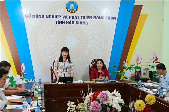 Ảnh. PGĐ Sở NN&PTNT Nguyễn Thị Giang báo cáo tại buổi làm việc với Đoàn Giám sát HĐND tỉnh.